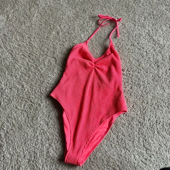 NWT Aerie Crinkle Halter Cheekiest One Piece Swimsuit Coral Sun Medium - Picture 5 of 8